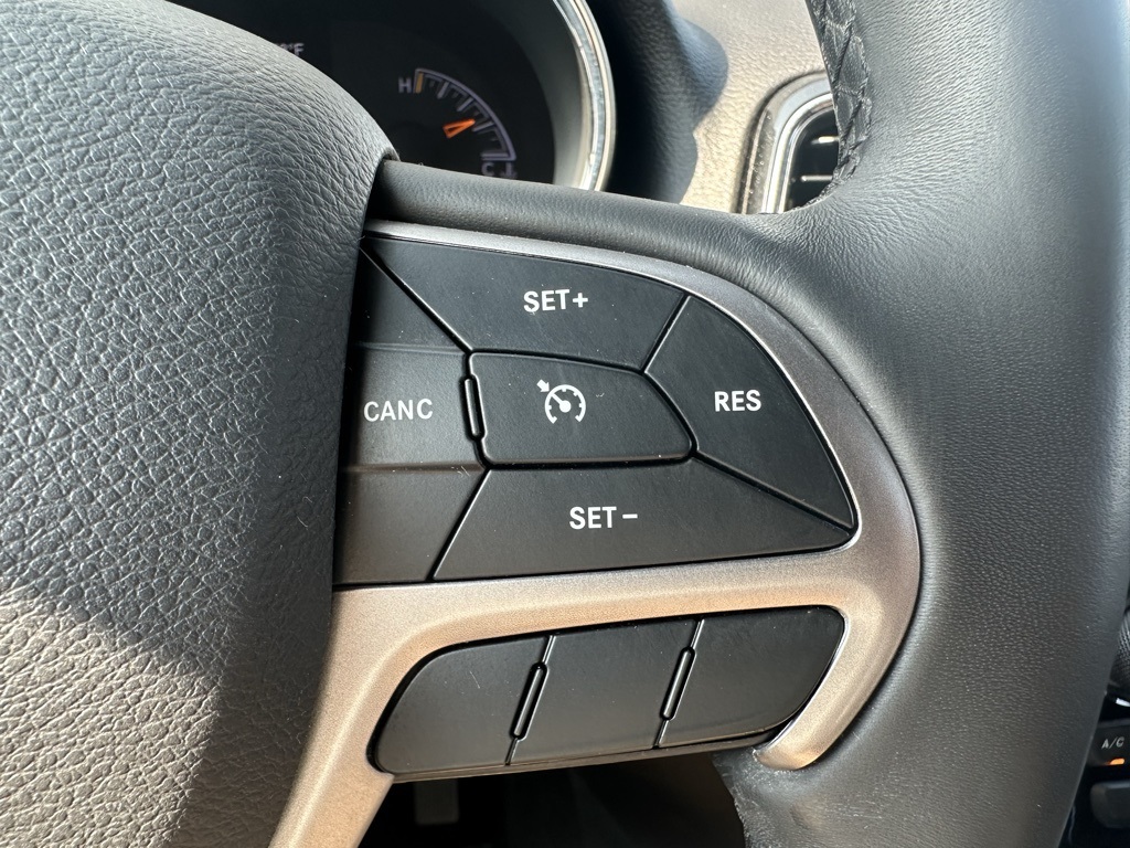 2019 Jeep Grand Cherokee Altitude photo 18