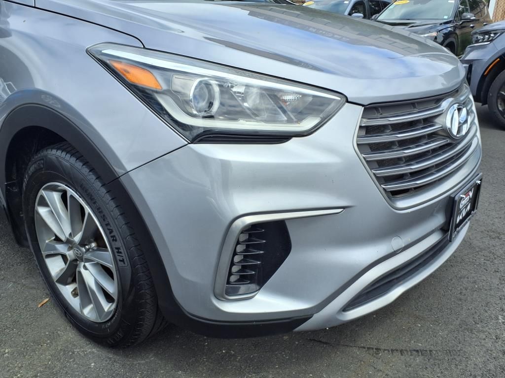 2018 Hyundai Santa Fe SE photo 2