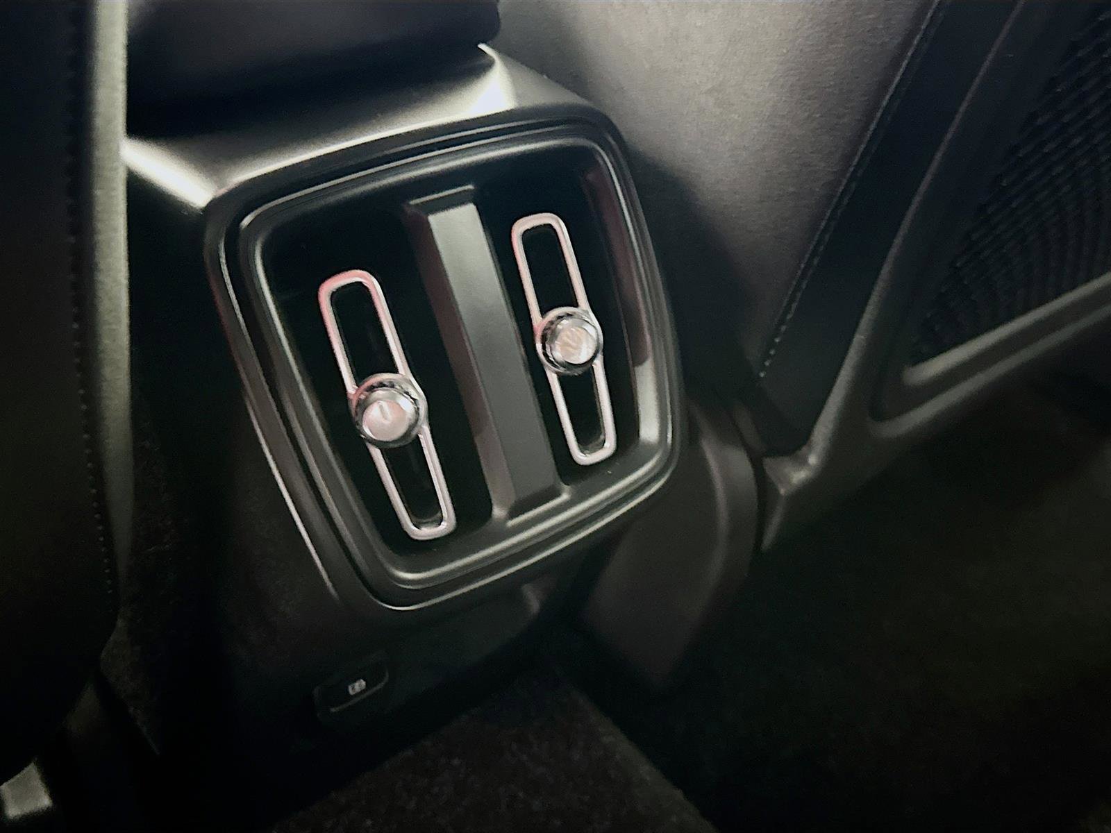 2021 Volvo XC40 T5 R-Design photo 26