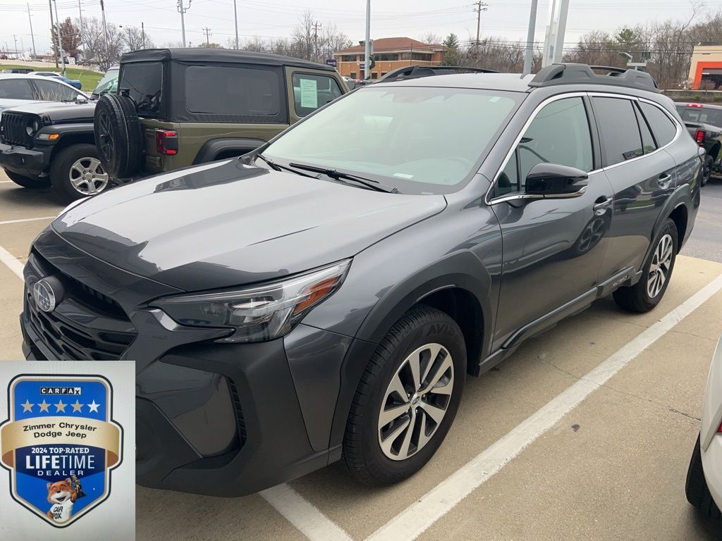 2025 Subaru Outback Premium's photo