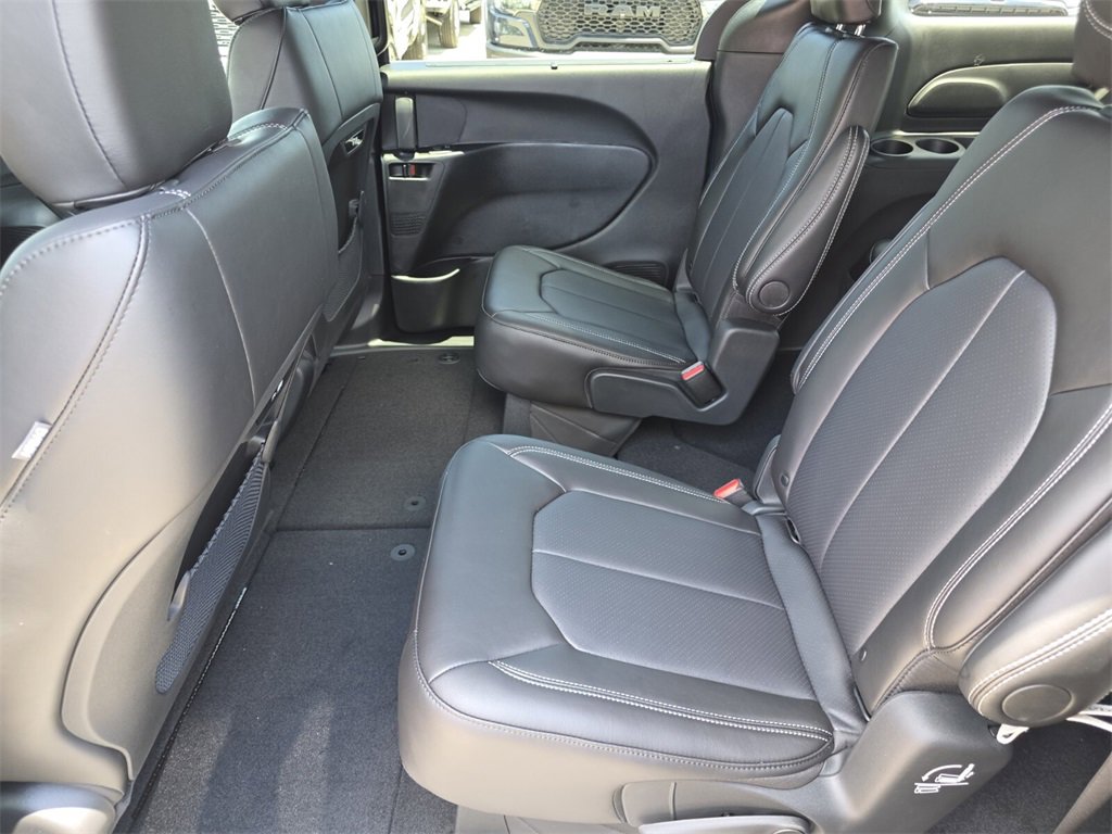 2025 Chrysler Pacifica photo 9