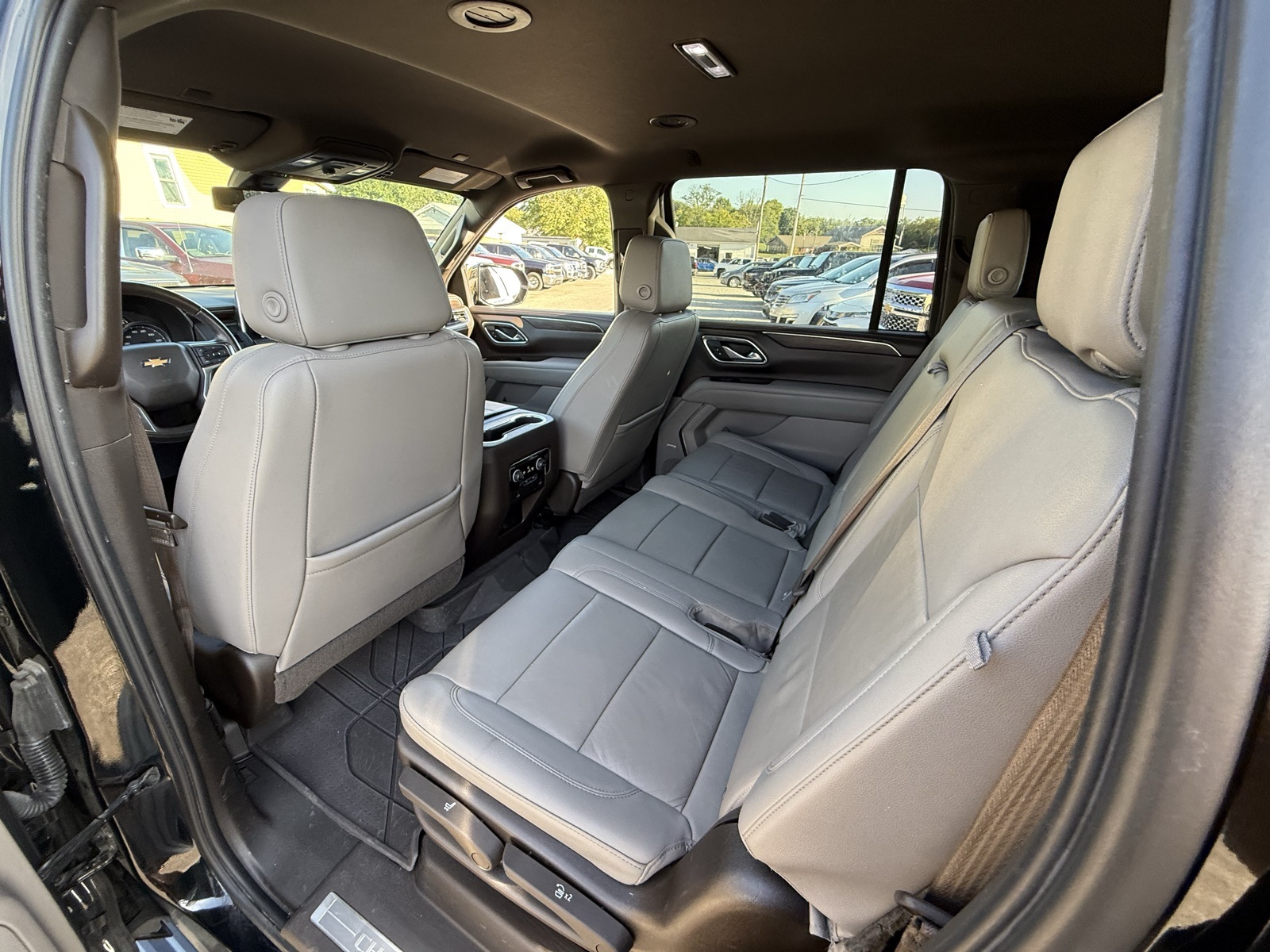 2021 Chevrolet Suburban LT photo 24