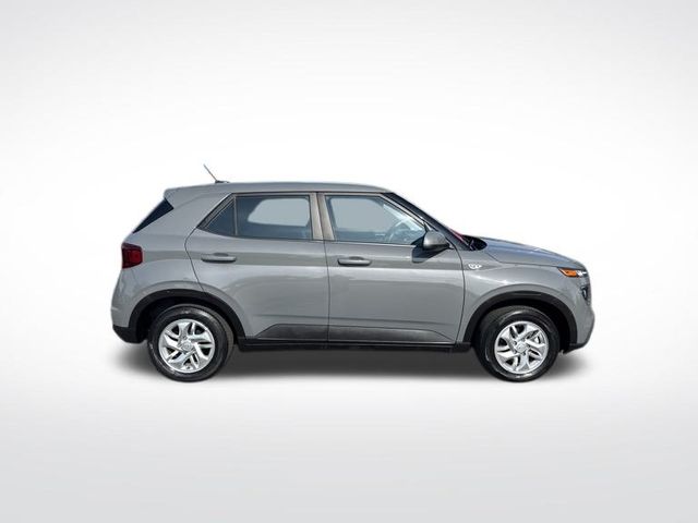 2023 Hyundai Venue SE photo 3
