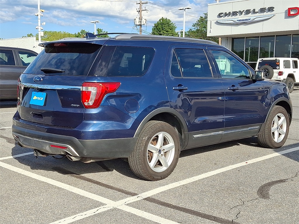 2017 Ford Explorer XLT photo 6