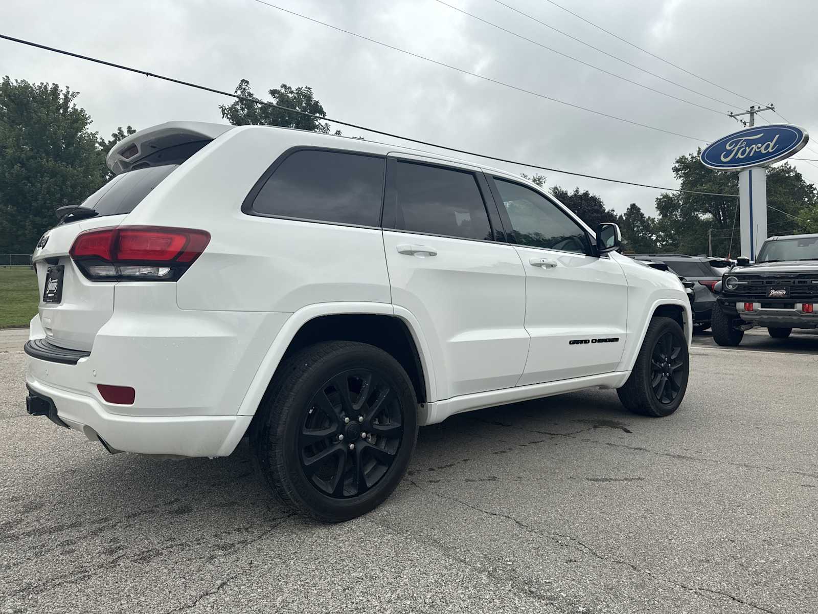 2021 Jeep Grand Cherokee Laredo X photo 3