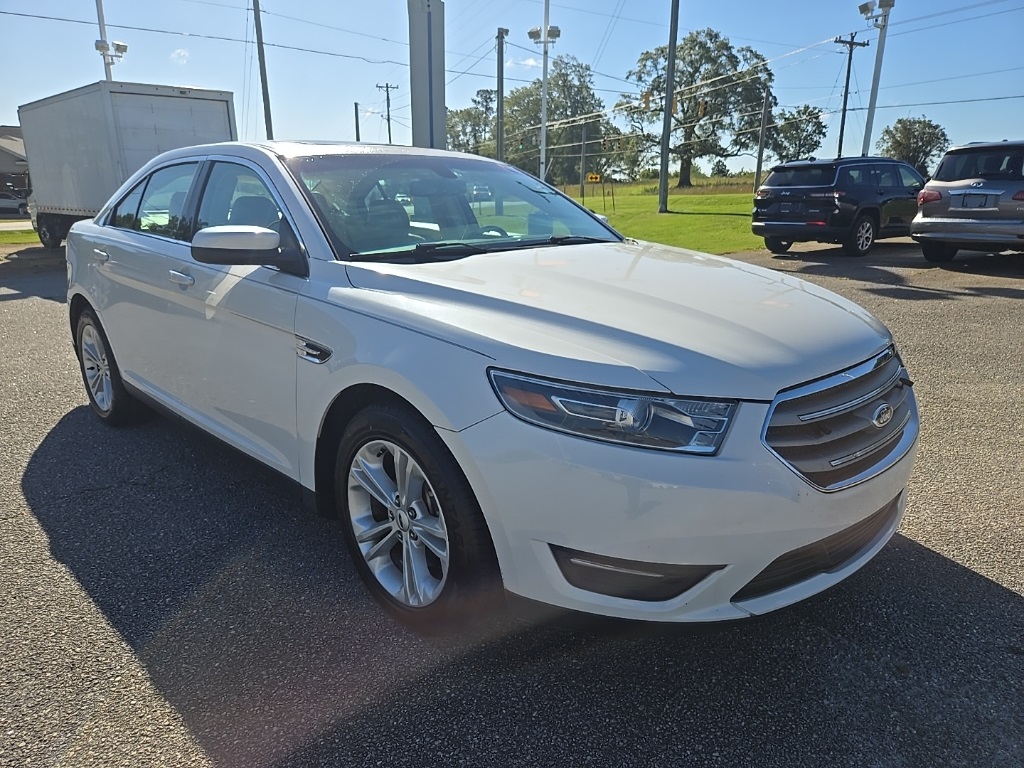 2015 Ford Taurus SEL photo 3