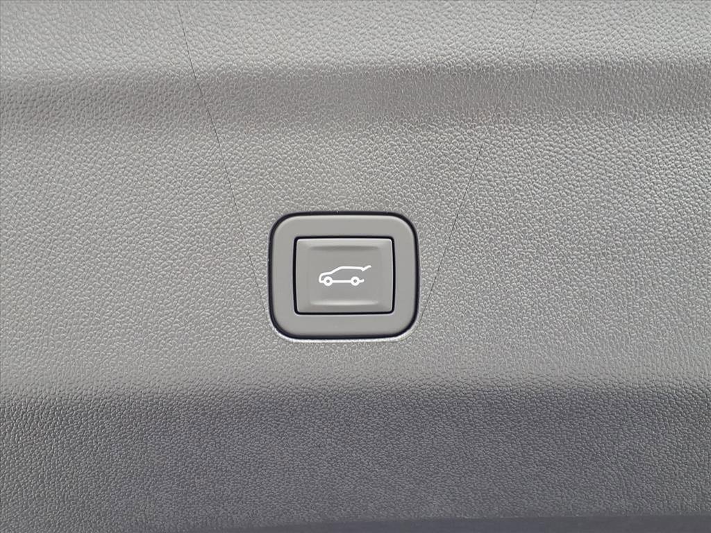 2025 Chevrolet Tahoe Premier photo 24
