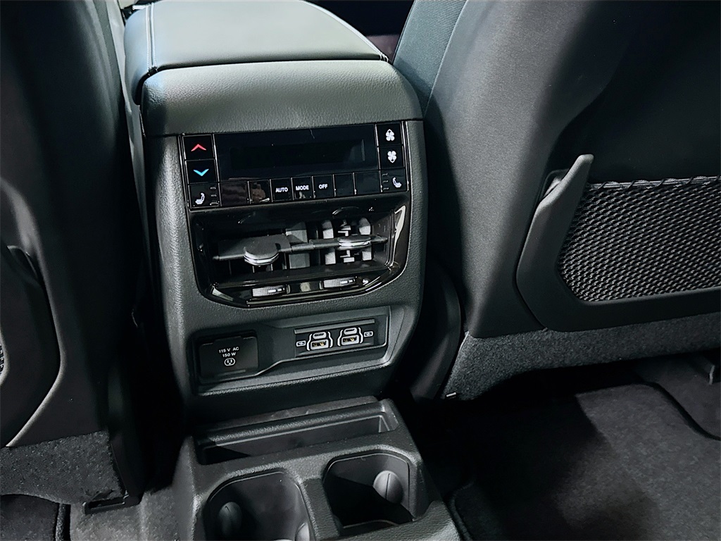 2025 Jeep Grand Cherokee Limited photo 19
