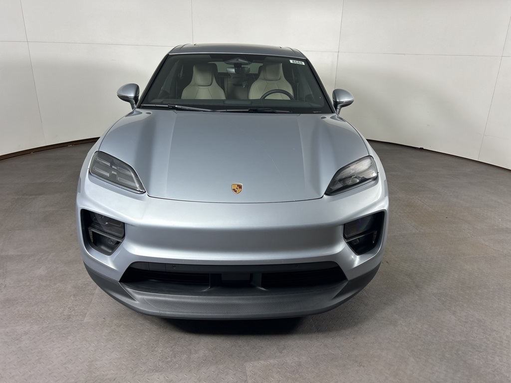 2025 Porsche Macan Electric photo 2