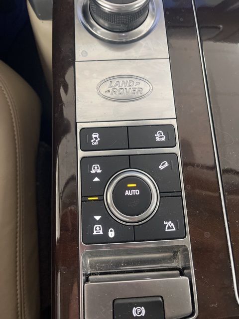2020 Land Rover Range Rover HSE photo 16