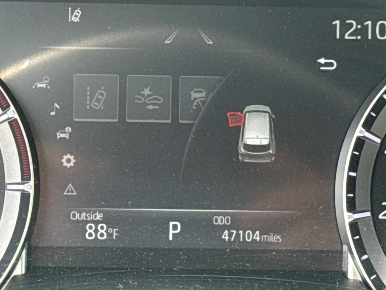 2024 Toyota Highlander LE photo 27