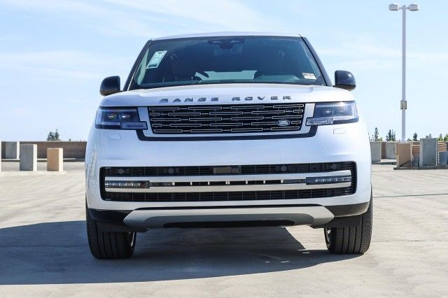 2025 Land Rover Range Rover SE photo 2