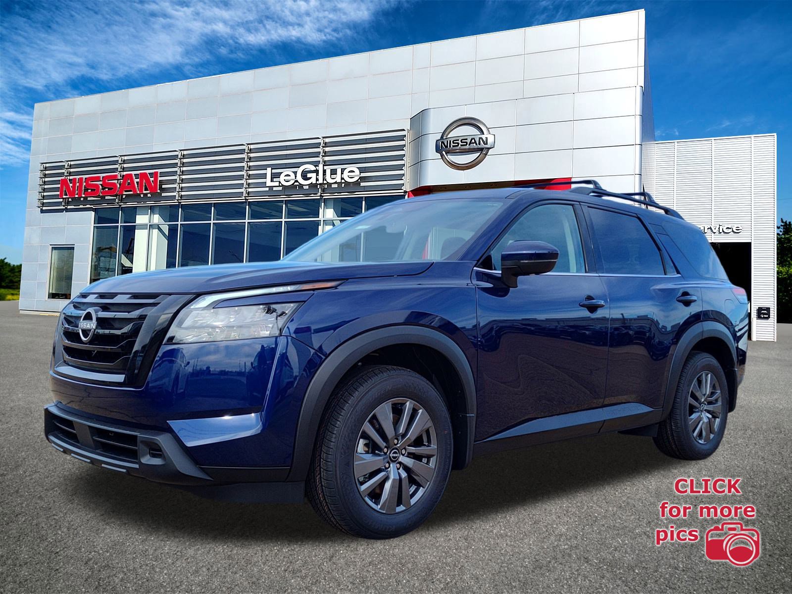 2025 Nissan Pathfinder SV's photo