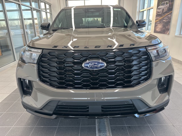 2026 Ford Explorer ST-Line photo 2
