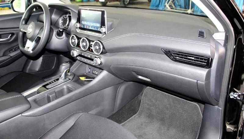 2024 Nissan Sentra SV photo 12