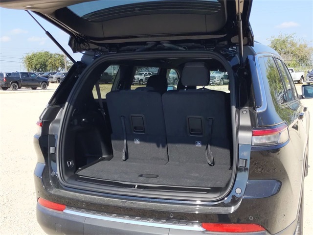 2025 Jeep Grand Cherokee Laredo Altitude photo 24