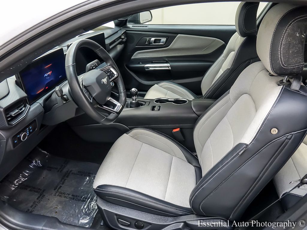 2025 FORD MUSTANG - Image 9