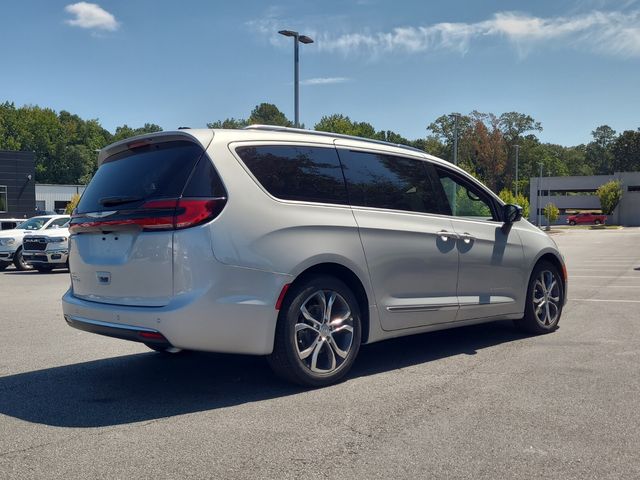 2026 Chrysler Pacifica Pinnacle photo 3