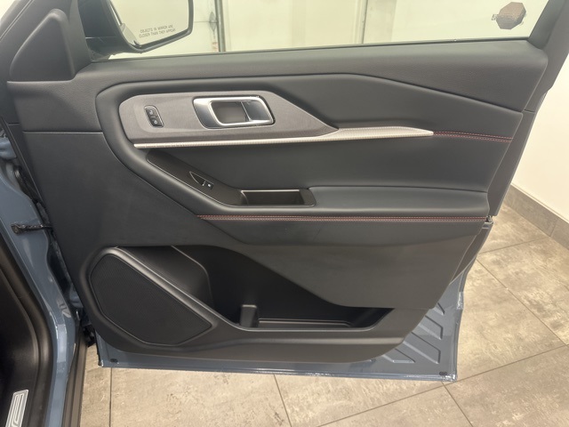 2025 Ford Explorer ST-Line photo 28