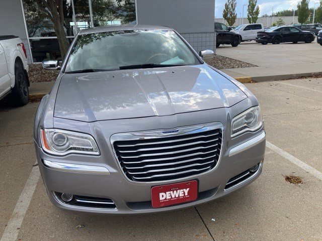 2014 Chrysler 300 photo 2