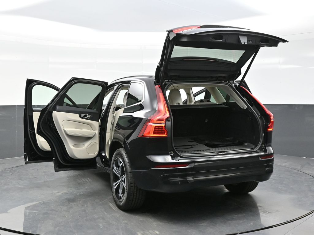 2022 Volvo XC60 B5 Momentum photo 38
