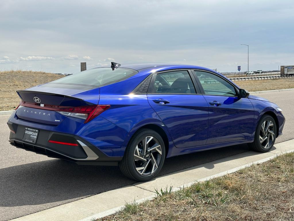 2025 Hyundai Elantra Hybrid SEL Sport photo 4