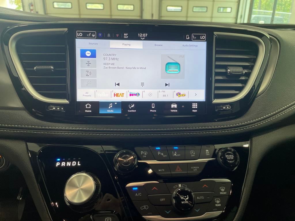 2025 Chrysler Pacifica LE photo 15