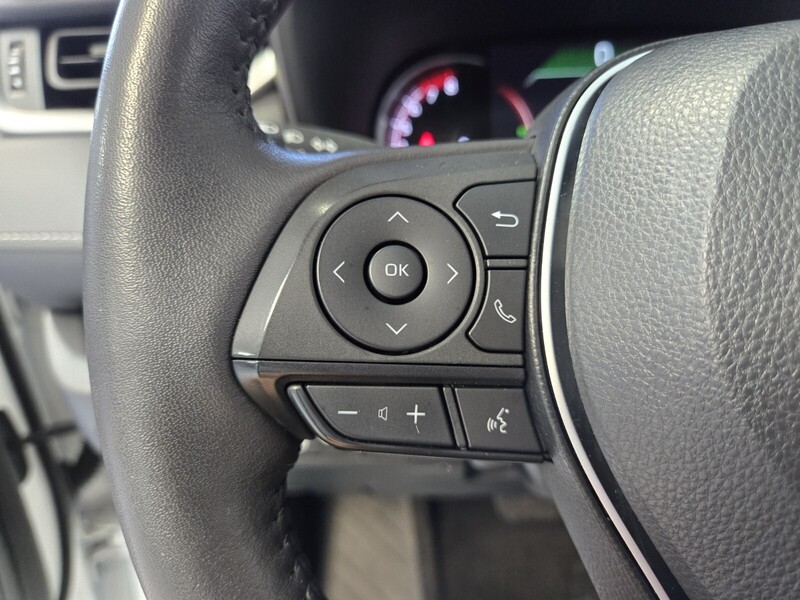 2023 Toyota RAV4 XLE photo 32