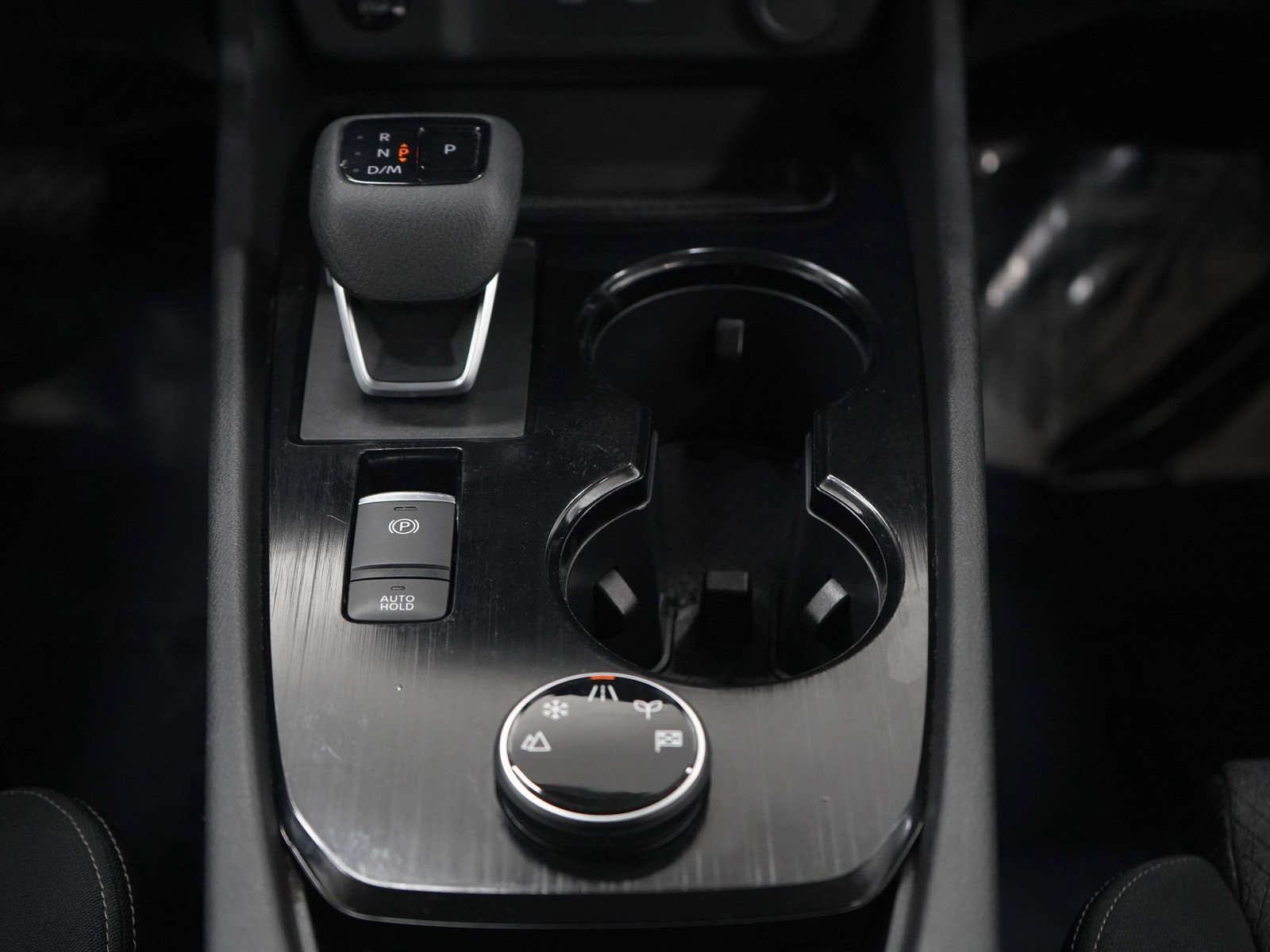 2024 Nissan Rogue SV photo 17