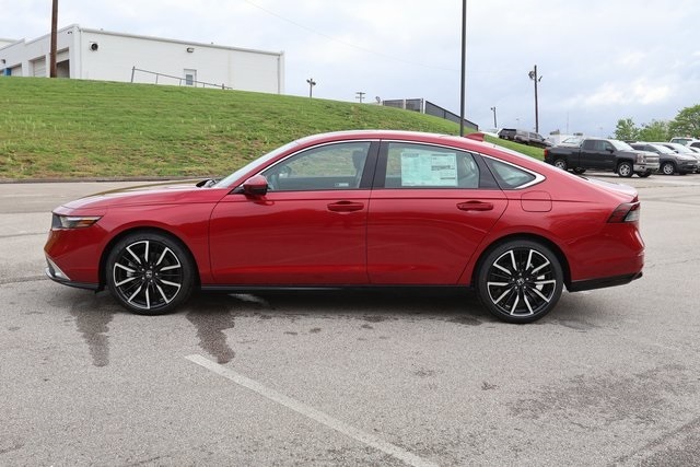 2025 Honda Accord Hybrid Touring photo 2