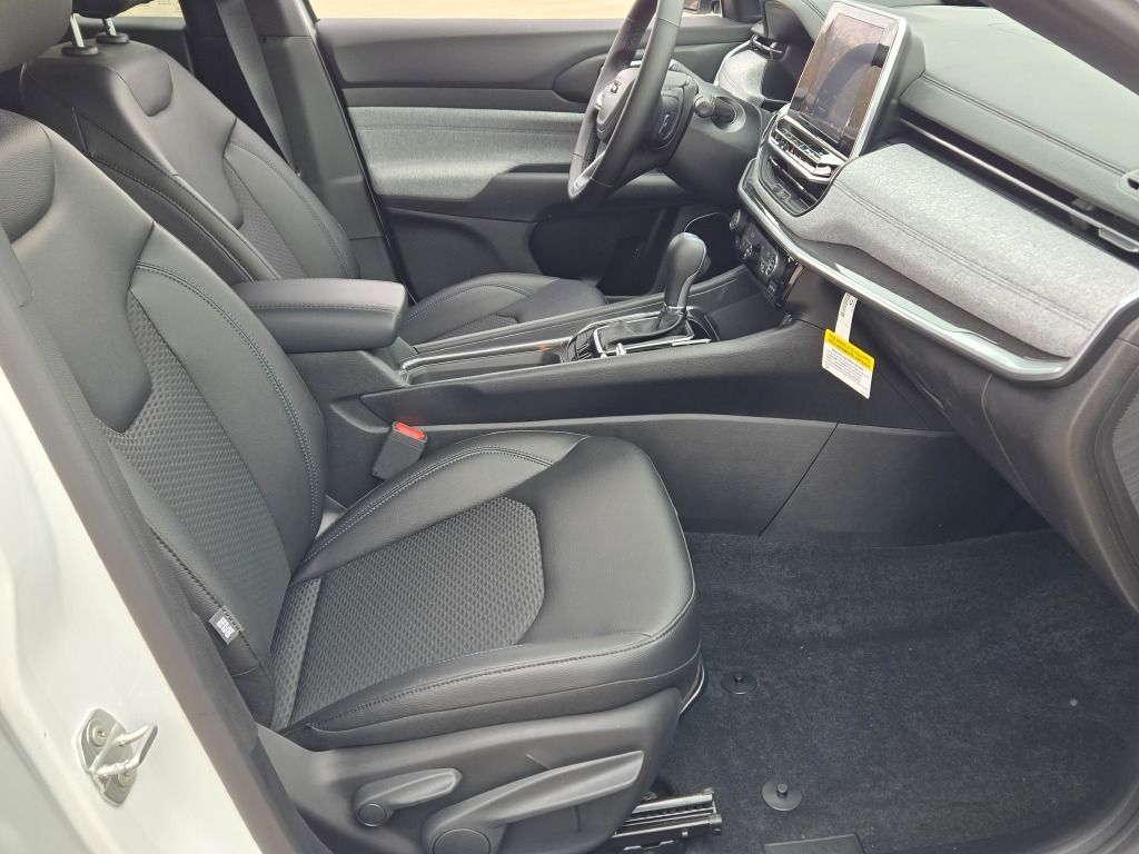 2025 Jeep Compass Latitude photo 4