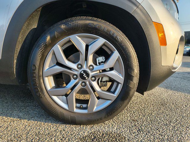 2024 Kia Seltos S photo 17