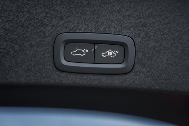 2026 Volvo XC40 photo 10