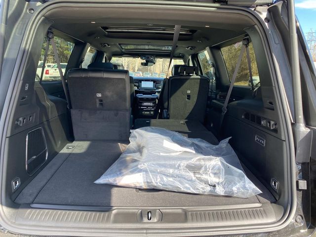 2025 Jeep Wagoneer L Series II photo 3