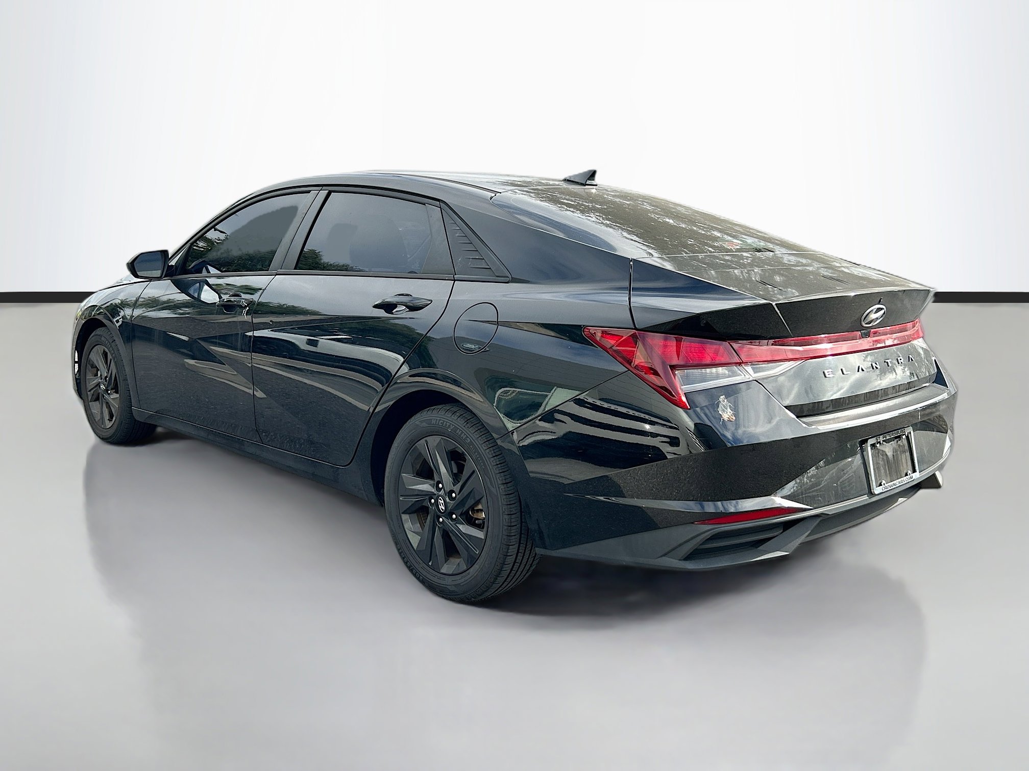 2022 Hyundai Elantra SEL photo 3
