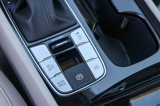 New 2025 Red Hyundai SEL Convenience FWD image 17