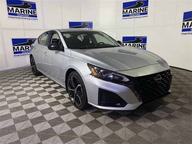 2023 Nissan Altima SR's photo