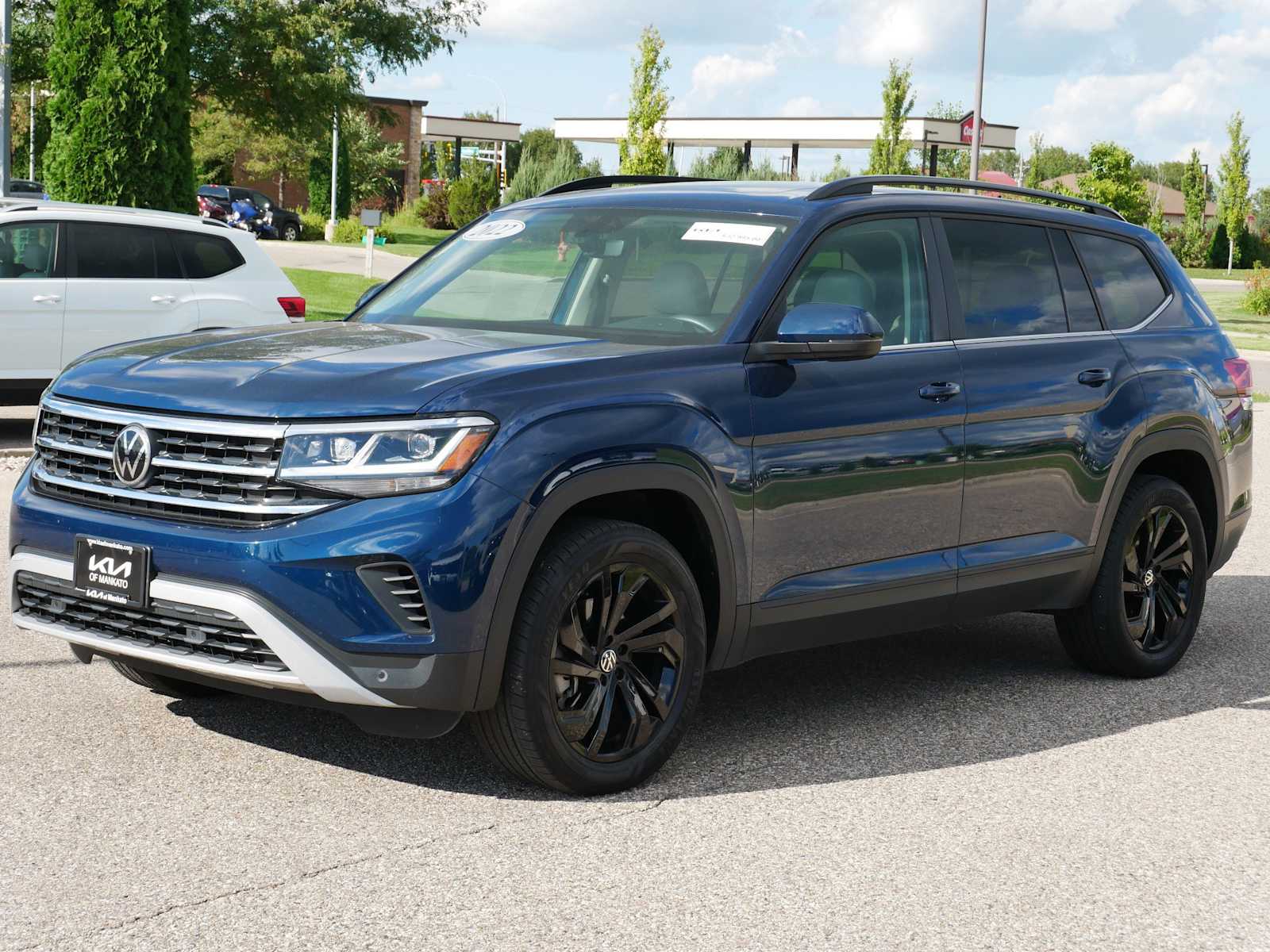 Used 2022 Volkswagen Atlas SE w/Tech with VIN 1V2KR2CA9NC533614 for sale in Mankato, Minnesota