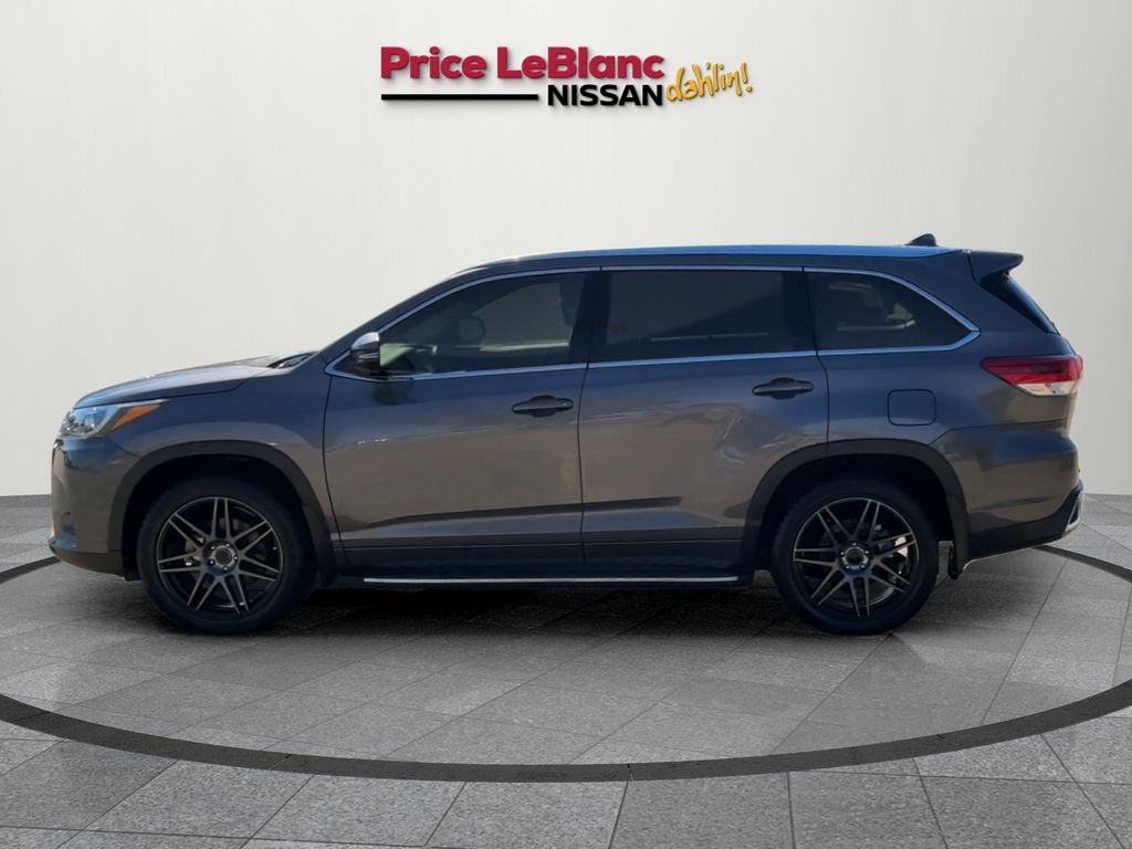 2017 Toyota Highlander Limited photo 4