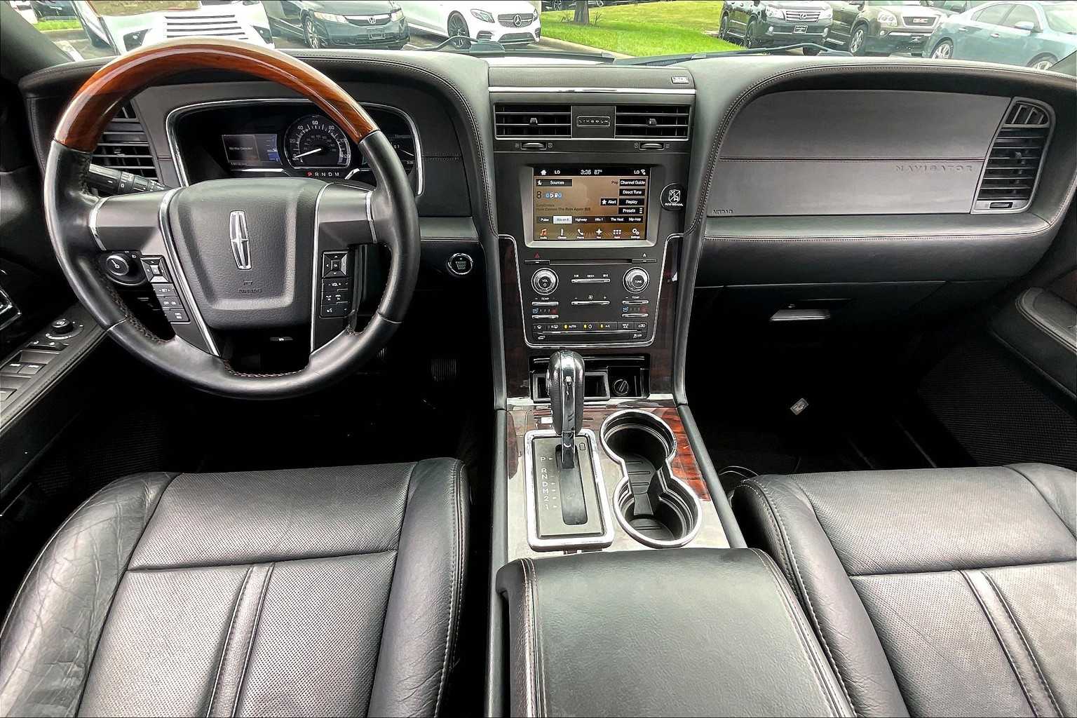 2017 Lincoln Navigator L Reserve photo 14