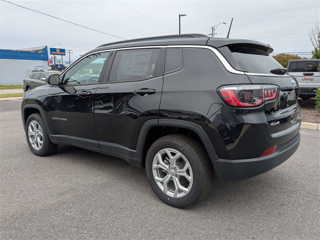 2024 Jeep Compass Latitude photo 4