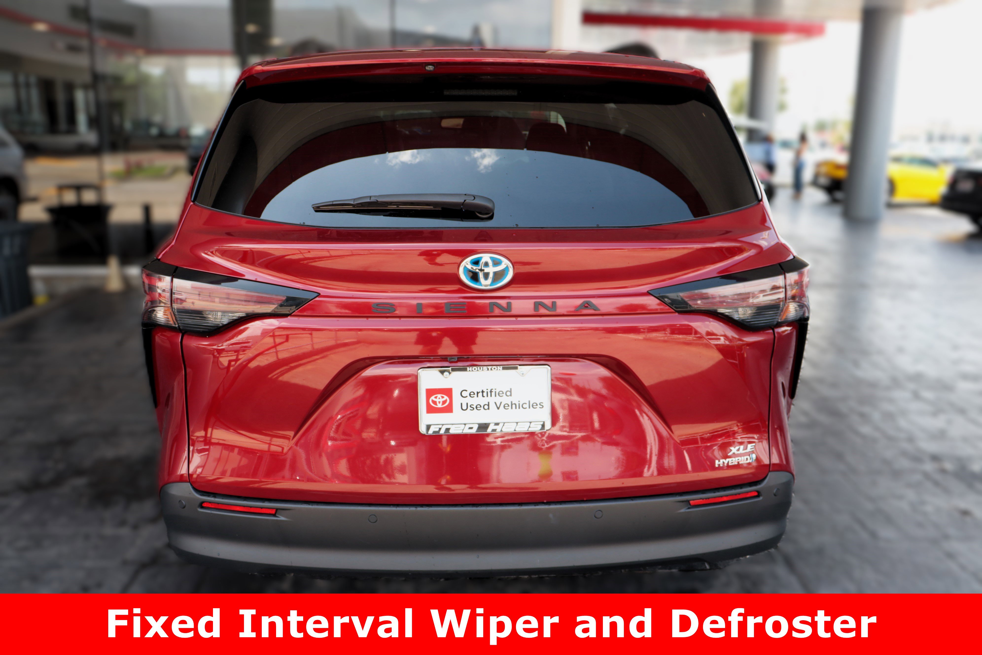 2023 Toyota Sienna XLE photo 9