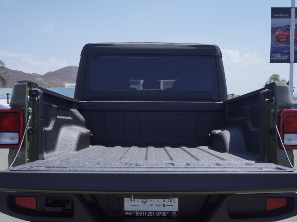 2025 Jeep Gladiator Sport photo 4