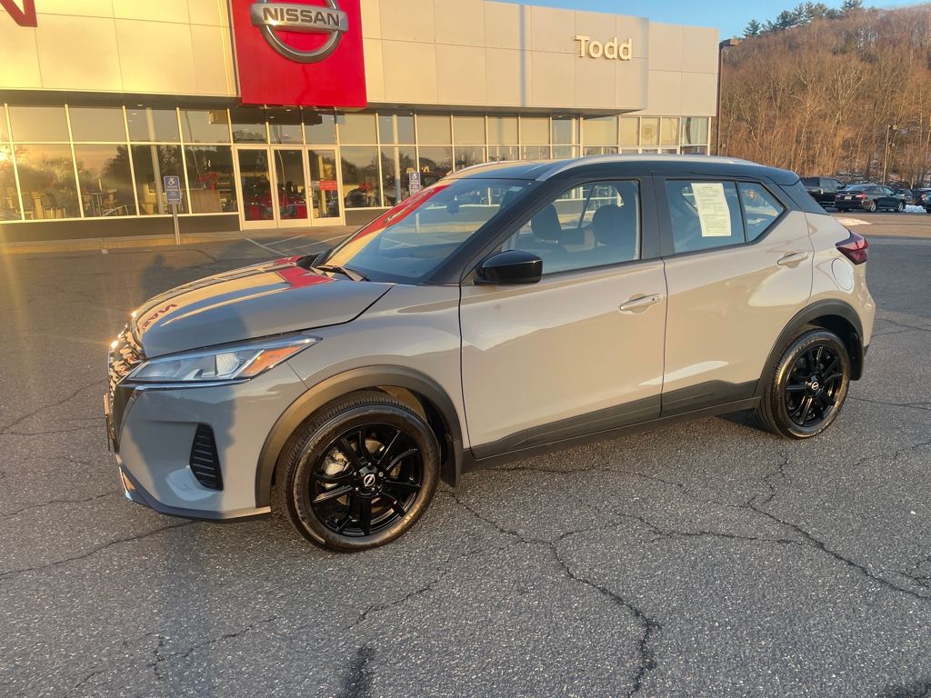 2024 Nissan Kicks SV's photo