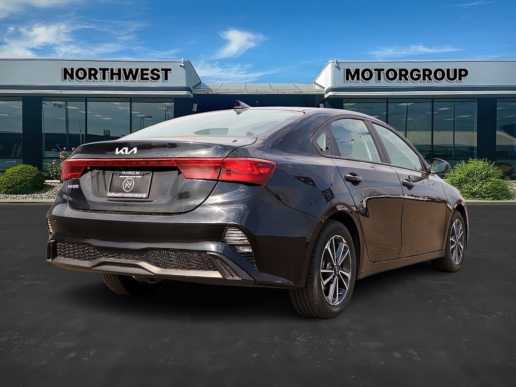 2023 Kia Forte LXS photo 4