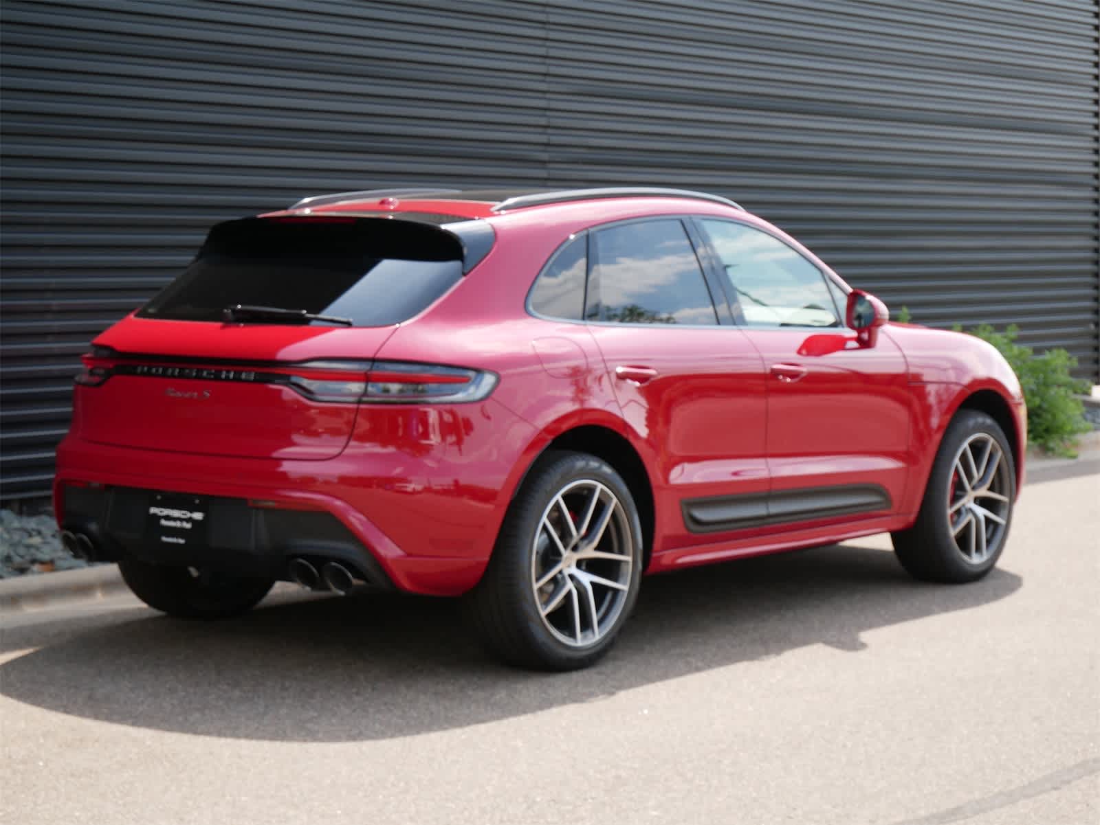 2025 Porsche Macan S photo 21