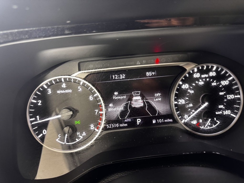 2023 Nissan Pathfinder SL photo 2