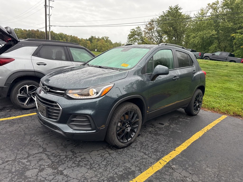 2022 Chevrolet Trax LT photo 2