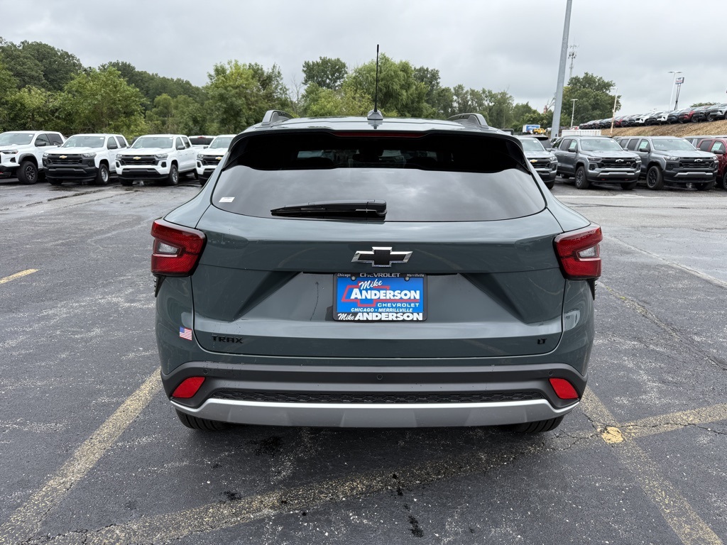 2025 Chevrolet Trax LT photo 2