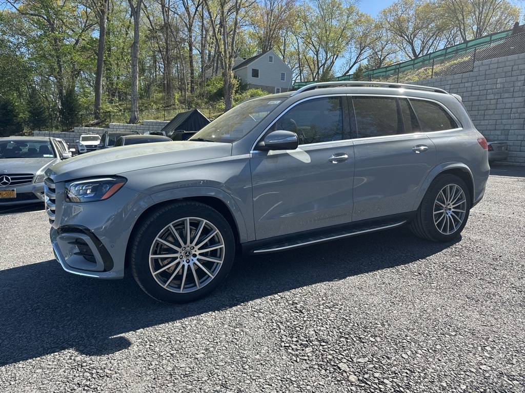 2025 Mercedes Benz GLS 580 4MATIC photo 4